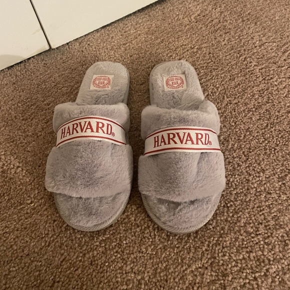 HARVARD UNIVERSITY Sz 7/8 Gray Slippers NWOT - Picture 1 of 4